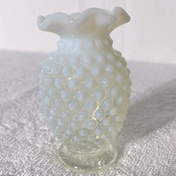 Vintage Fenton Opalescent Hobnail Glass Crimped Ruffle Edge Mini Vase - Picture 4 of 11